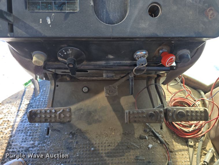 image for item DW3151 1984 John Deere 4450 tractor