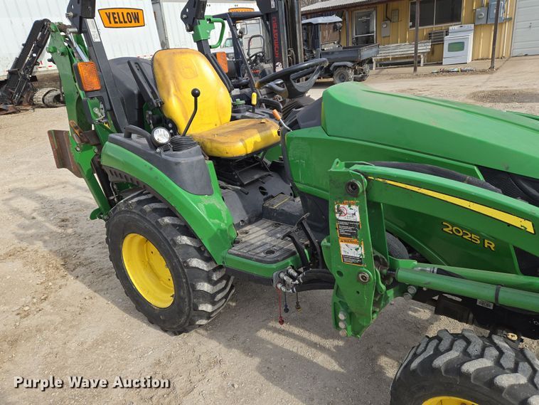 image for item EO0600 2018 John Deere 2025R MFWD tractor