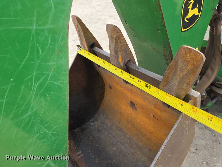 image for item EO0600 2018 John Deere 2025R MFWD tractor