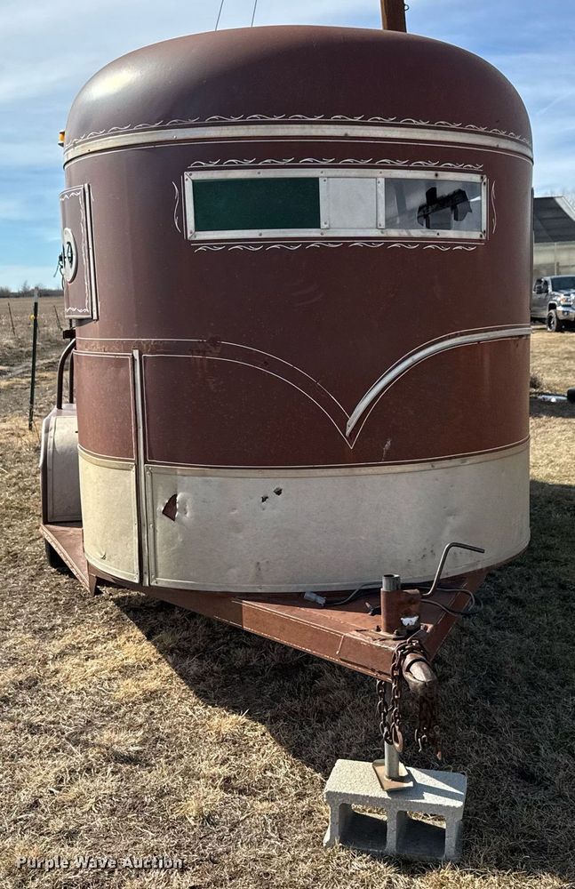 image for item EQ1086 1981 W-W livestock trailer