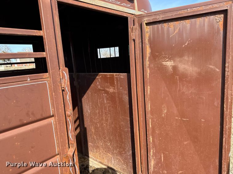 image for item EQ1086 1981 W-W livestock trailer