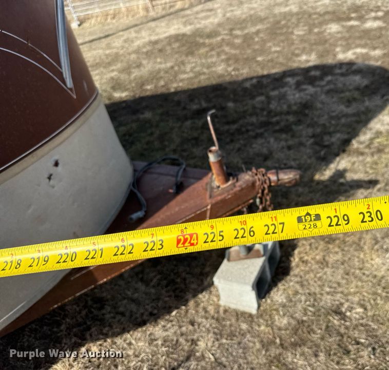 image for item EQ1086 1981 W-W livestock trailer