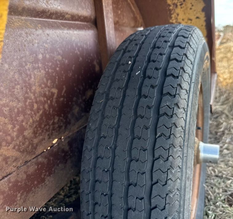 image for item EQ1086 1981 W-W livestock trailer