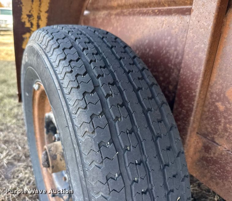 image for item EQ1086 1981 W-W livestock trailer