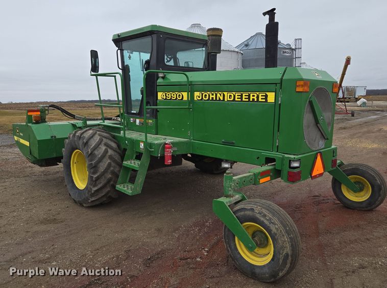 image for item EQ3956 2000 John Deere 4990 SP swather / windrower