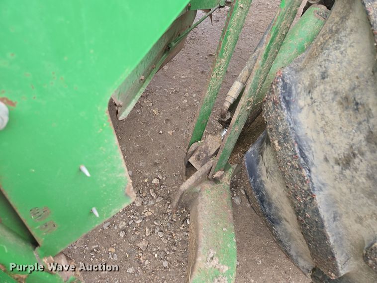 image for item EQ3956 2000 John Deere 4990 SP swather / windrower