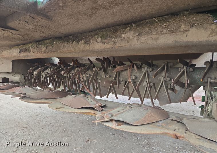 image for item EQ3956 2000 John Deere 4990 SP swather / windrower