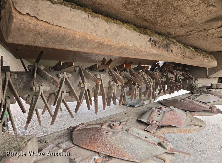 image for item EQ3956 2000 John Deere 4990 SP swather / windrower