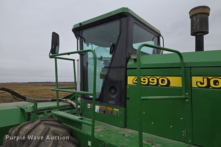 image for item EQ3956 2000 John Deere 4990 SP swather / windrower