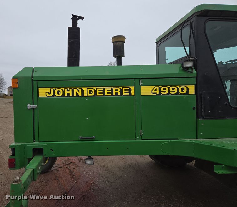 image for item EQ3956 2000 John Deere 4990 SP swather / windrower