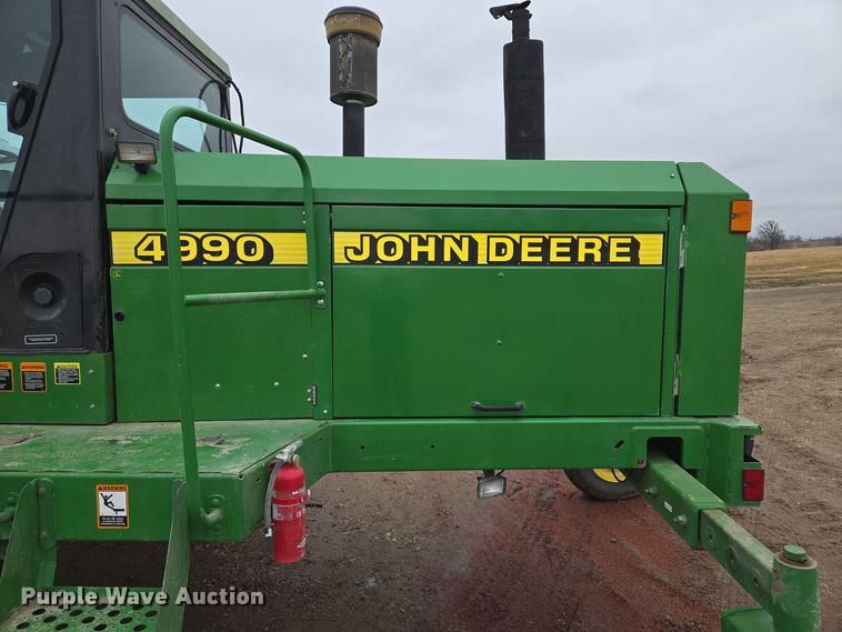 image for item EQ3956 2000 John Deere 4990 SP swather / windrower