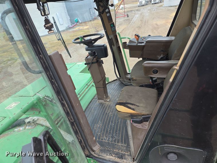 image for item EQ3956 2000 John Deere 4990 SP swather / windrower