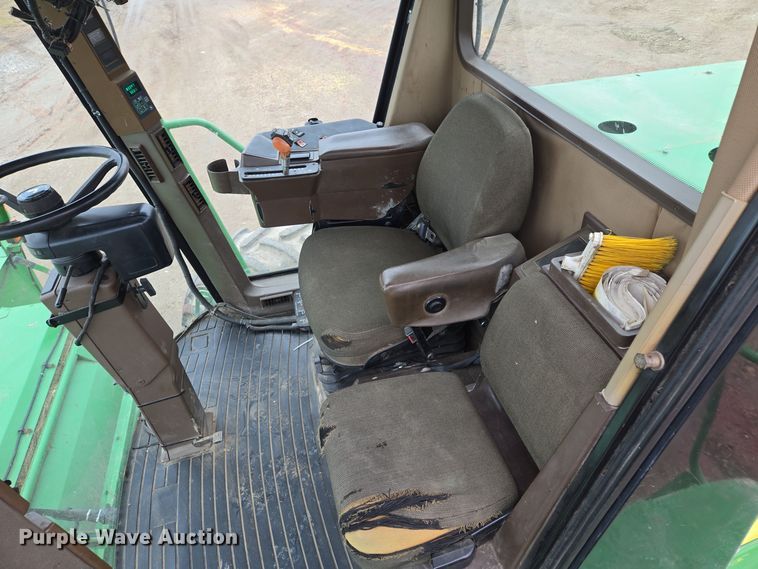 image for item EQ3956 2000 John Deere 4990 SP swather / windrower