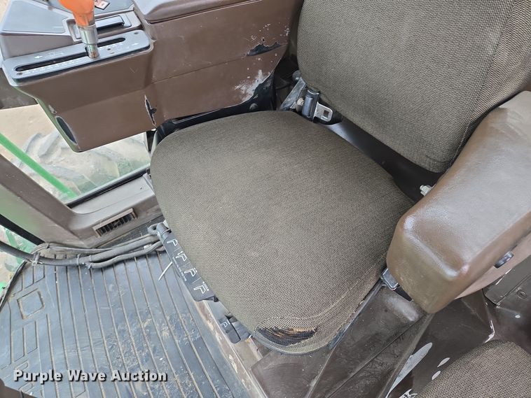 image for item EQ3956 2000 John Deere 4990 SP swather / windrower