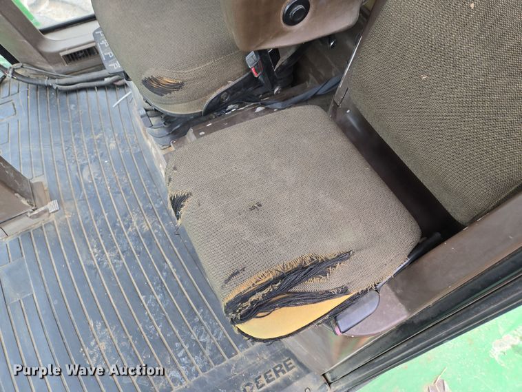 image for item EQ3956 2000 John Deere 4990 SP swather / windrower