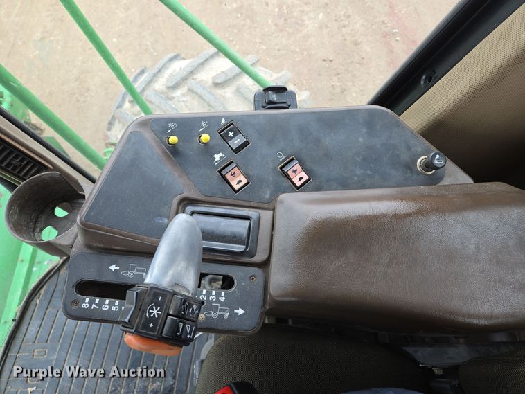 image for item EQ3956 2000 John Deere 4990 SP swather / windrower