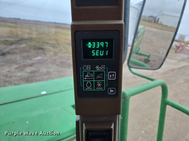 image for item EQ3956 2000 John Deere 4990 SP swather / windrower