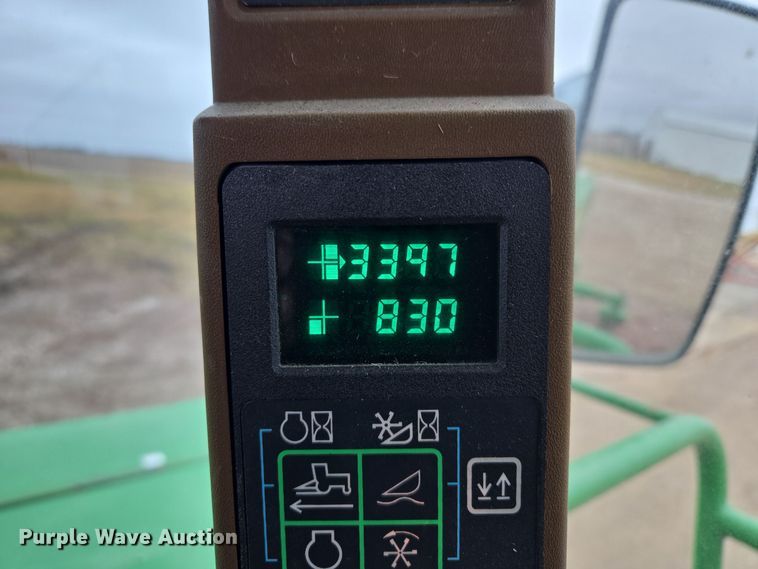 image for item EQ3956 2000 John Deere 4990 SP swather / windrower