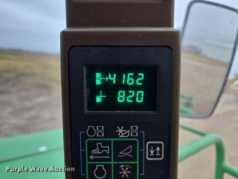 image for item EQ3956 2000 John Deere 4990 SP swather / windrower