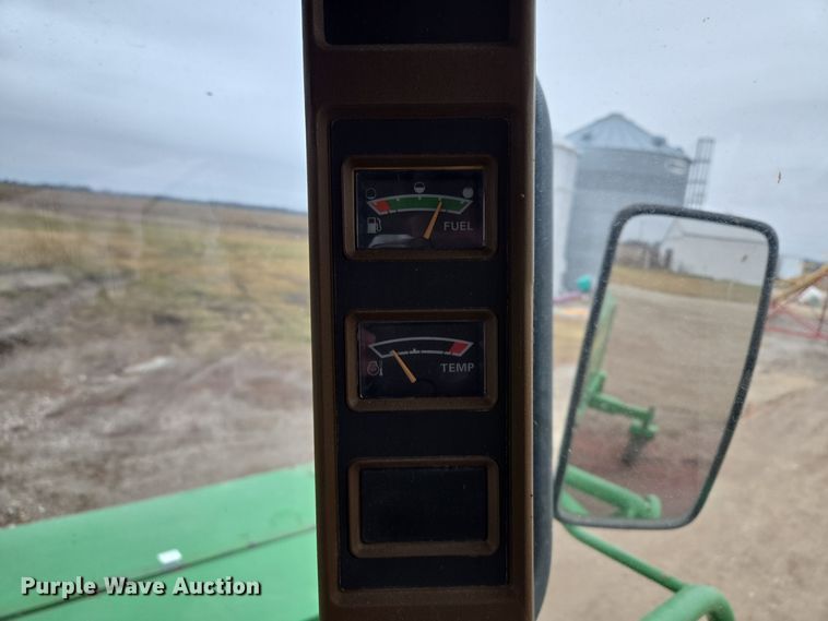 image for item EQ3956 2000 John Deere 4990 SP swather / windrower