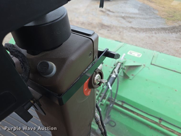 image for item EQ3956 2000 John Deere 4990 SP swather / windrower