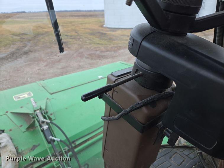 image for item EQ3956 2000 John Deere 4990 SP swather / windrower