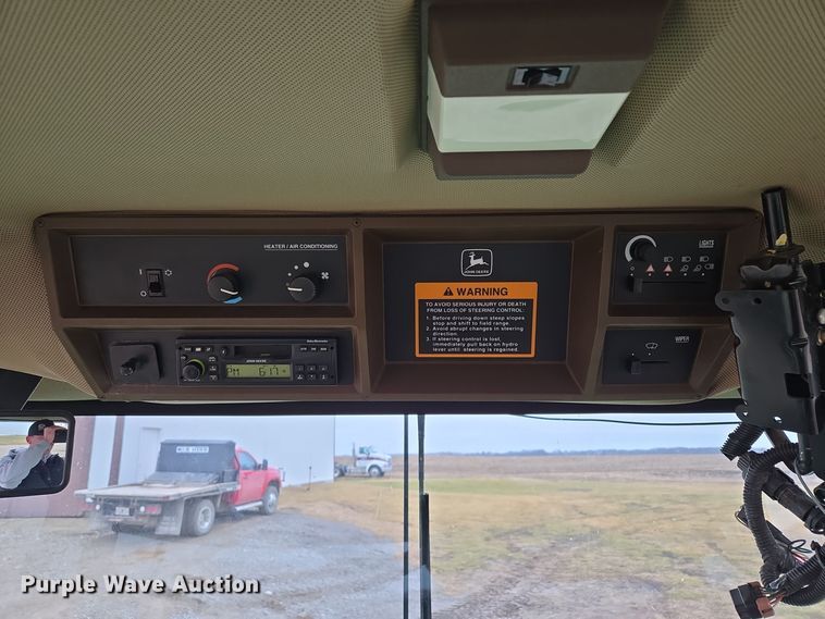 image for item EQ3956 2000 John Deere 4990 SP swather / windrower