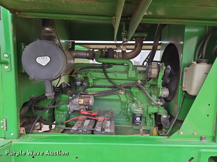 image for item EQ3956 2000 John Deere 4990 SP swather / windrower