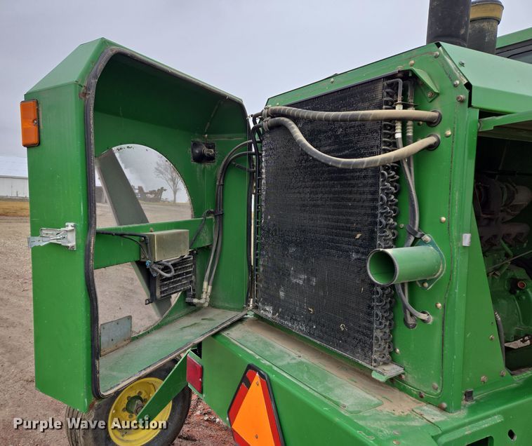 image for item EQ3956 2000 John Deere 4990 SP swather / windrower