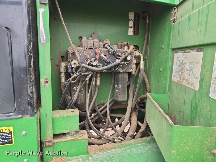 image for item EQ3956 2000 John Deere 4990 SP swather / windrower