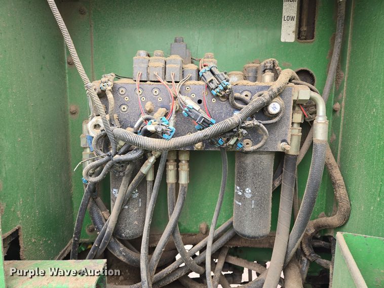 image for item EQ3956 2000 John Deere 4990 SP swather / windrower