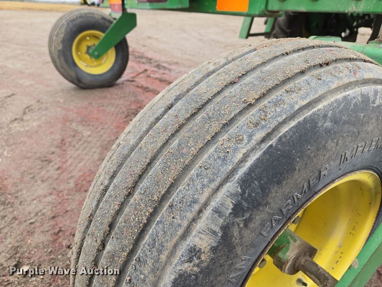 image for item EQ3956 2000 John Deere 4990 SP swather / windrower