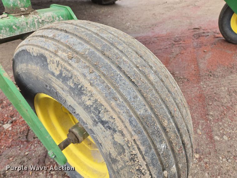 image for item EQ3956 2000 John Deere 4990 SP swather / windrower