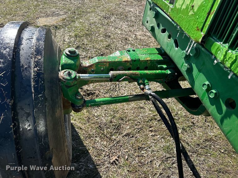 image for item ER4998 1997 John Deere 7410 tractor