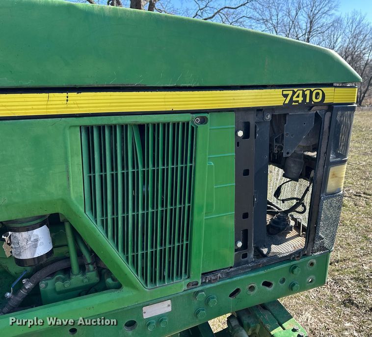 image for item ER4998 1997 John Deere 7410 tractor