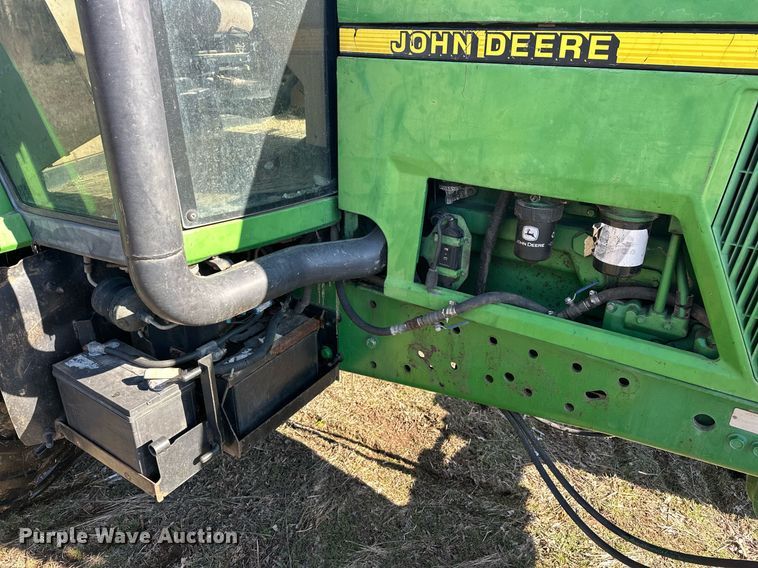 image for item ER4998 1997 John Deere 7410 tractor