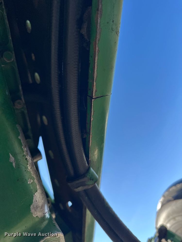 image for item ER4998 1997 John Deere 7410 tractor