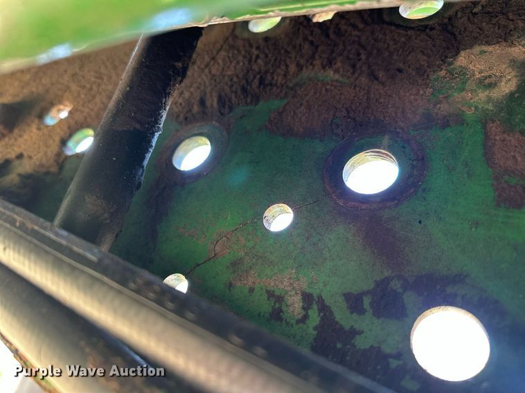 image for item ER4998 1997 John Deere 7410 tractor