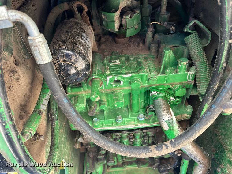 image for item ER4998 1997 John Deere 7410 tractor