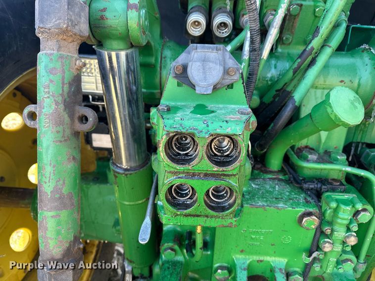 image for item ER4998 1997 John Deere 7410 tractor