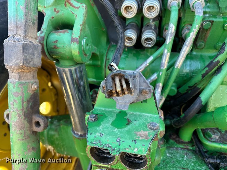 image for item ER4998 1997 John Deere 7410 tractor