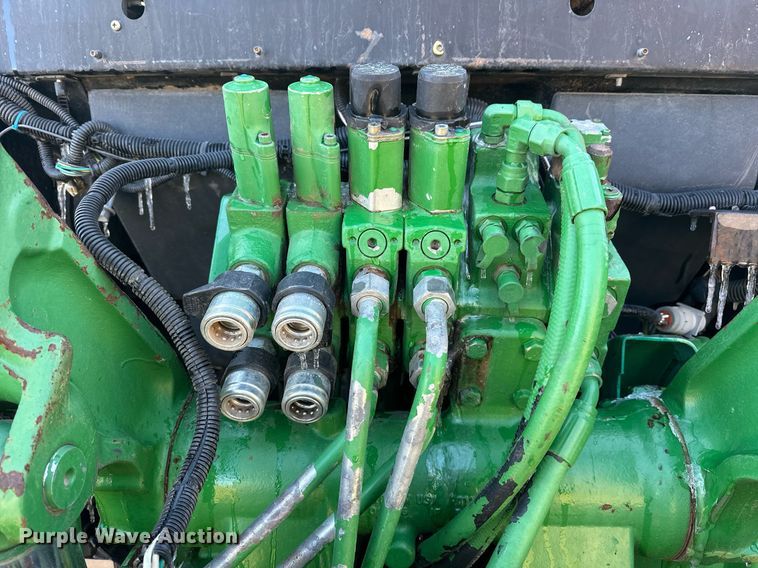 image for item ER4998 1997 John Deere 7410 tractor