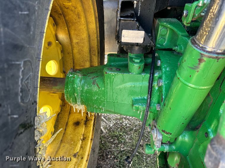 image for item ER4998 1997 John Deere 7410 tractor