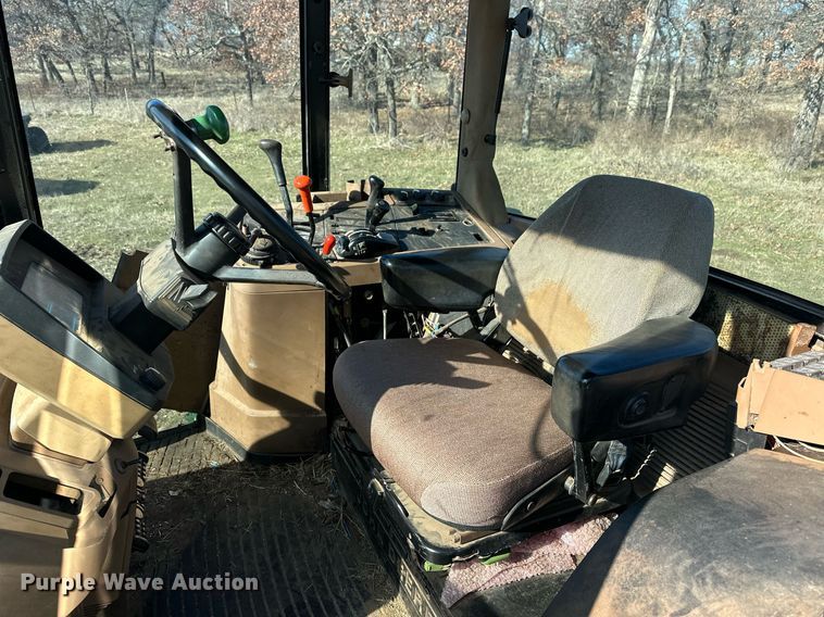 image for item ER4998 1997 John Deere 7410 tractor