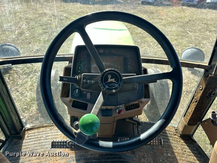 image for item ER4998 1997 John Deere 7410 tractor