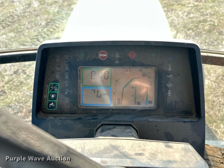 image for item ER4998 1997 John Deere 7410 tractor