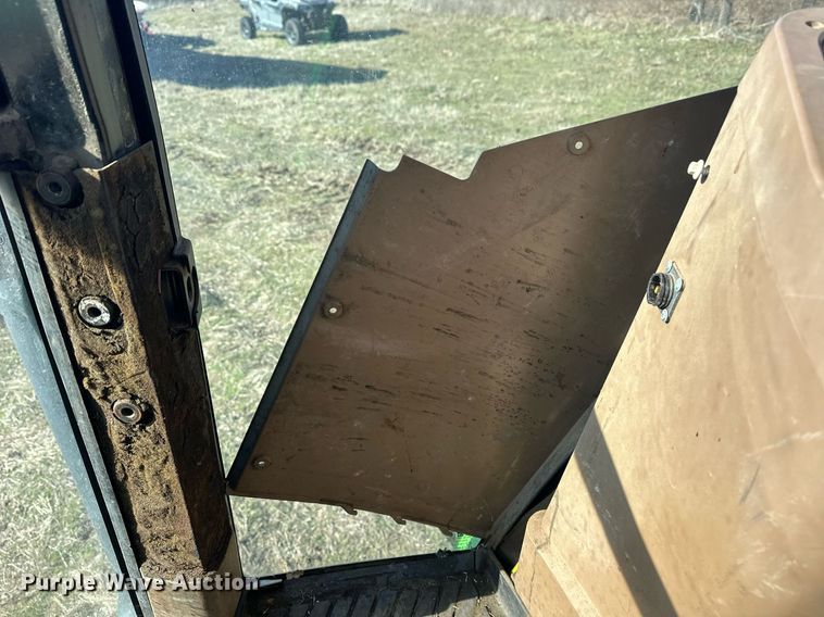 image for item ER4998 1997 John Deere 7410 tractor