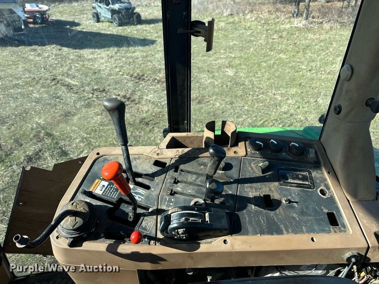 image for item ER4998 1997 John Deere 7410 tractor