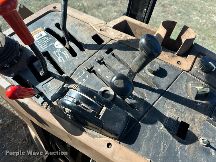 image for item ER4998 1997 John Deere 7410 tractor