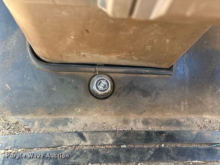 image for item ER4998 1997 John Deere 7410 tractor